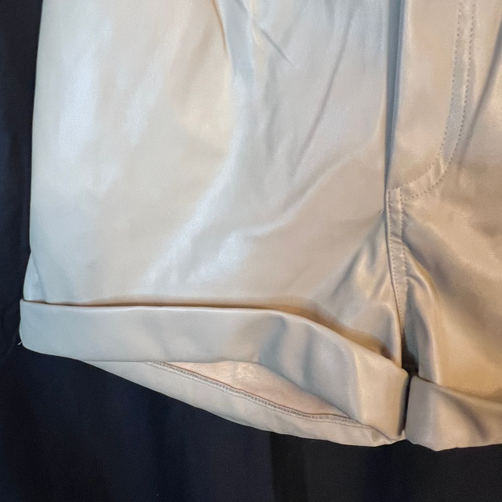 superdown kenzie faux leather short beige‎ nude color Size Small paperbag waist - Picture 4 of 11